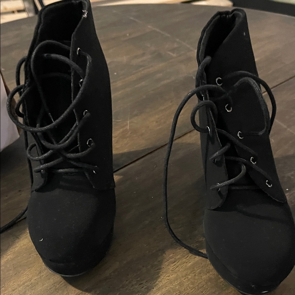 Elegant Black Women's Lace-Up Ankle Boots